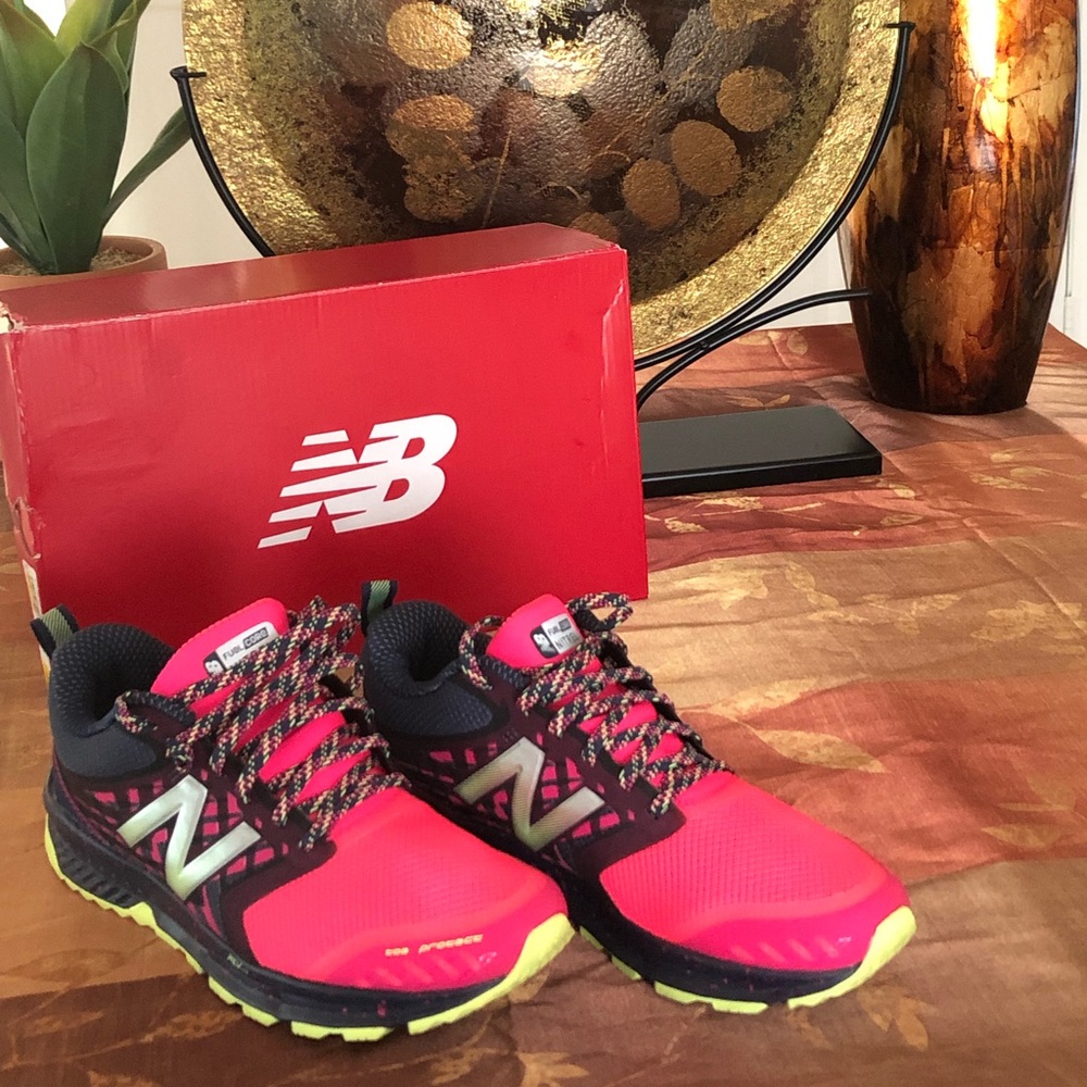 New Balance - Picture 2 of 5